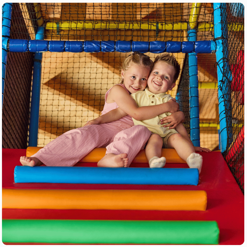 Kinderen spelen in het Cobus Speelkasteel